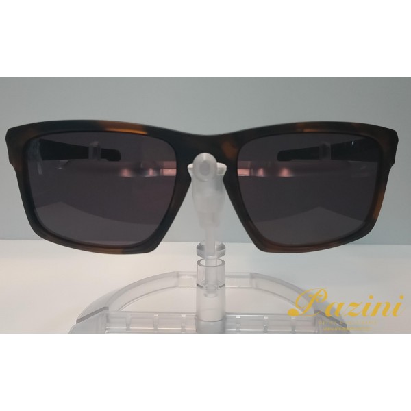 Óculos de Sol Oakley modelo Sliver OO9262